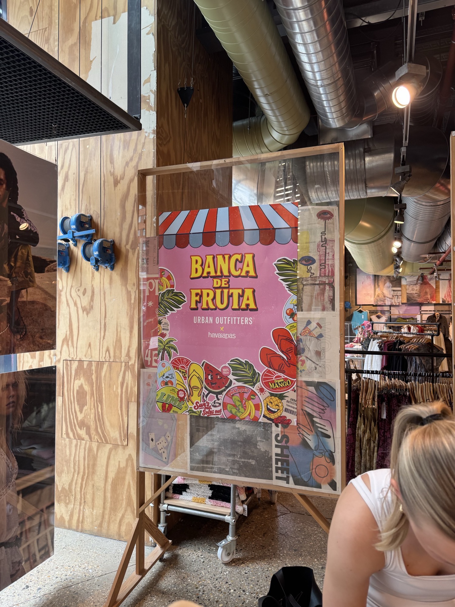 The Banca de Fruta poster in position on the shop floor