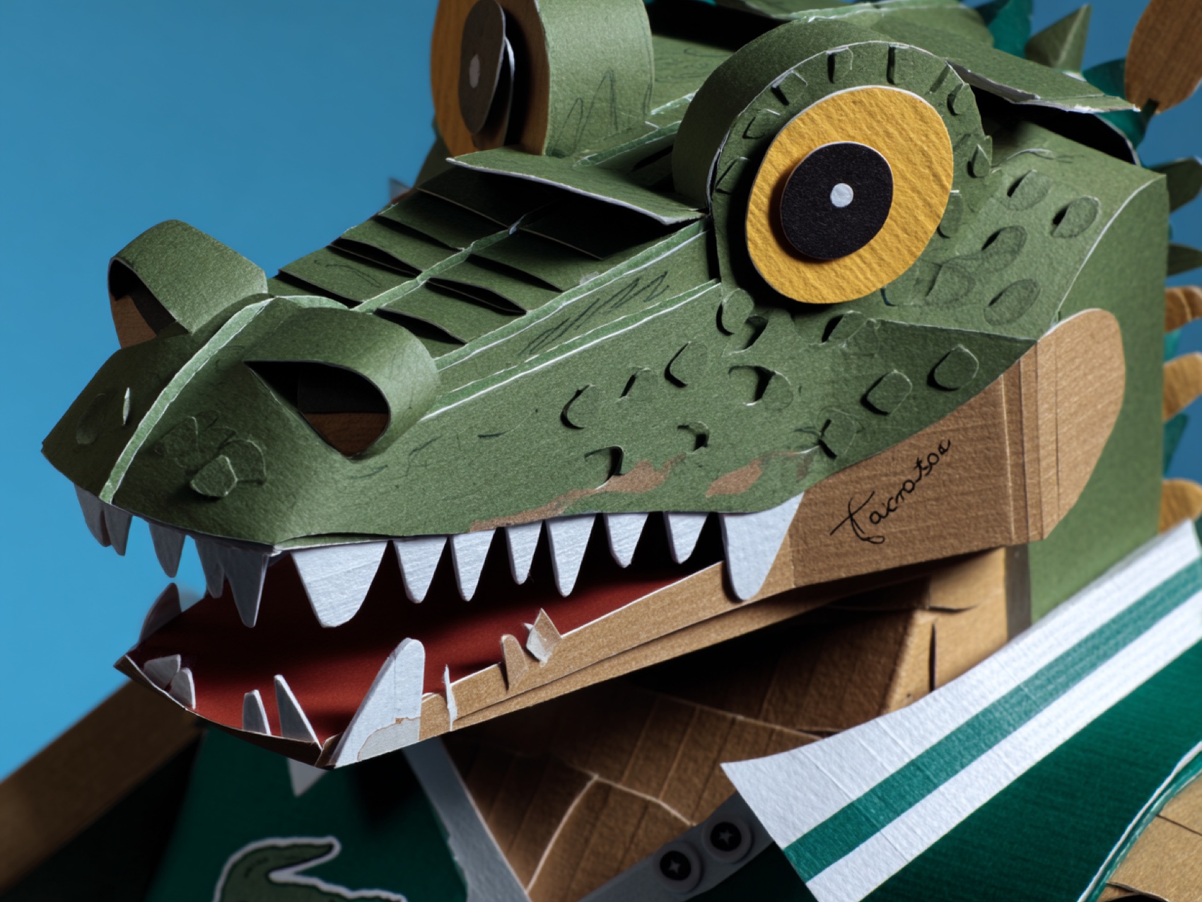 Close on the paper crocodile’s head