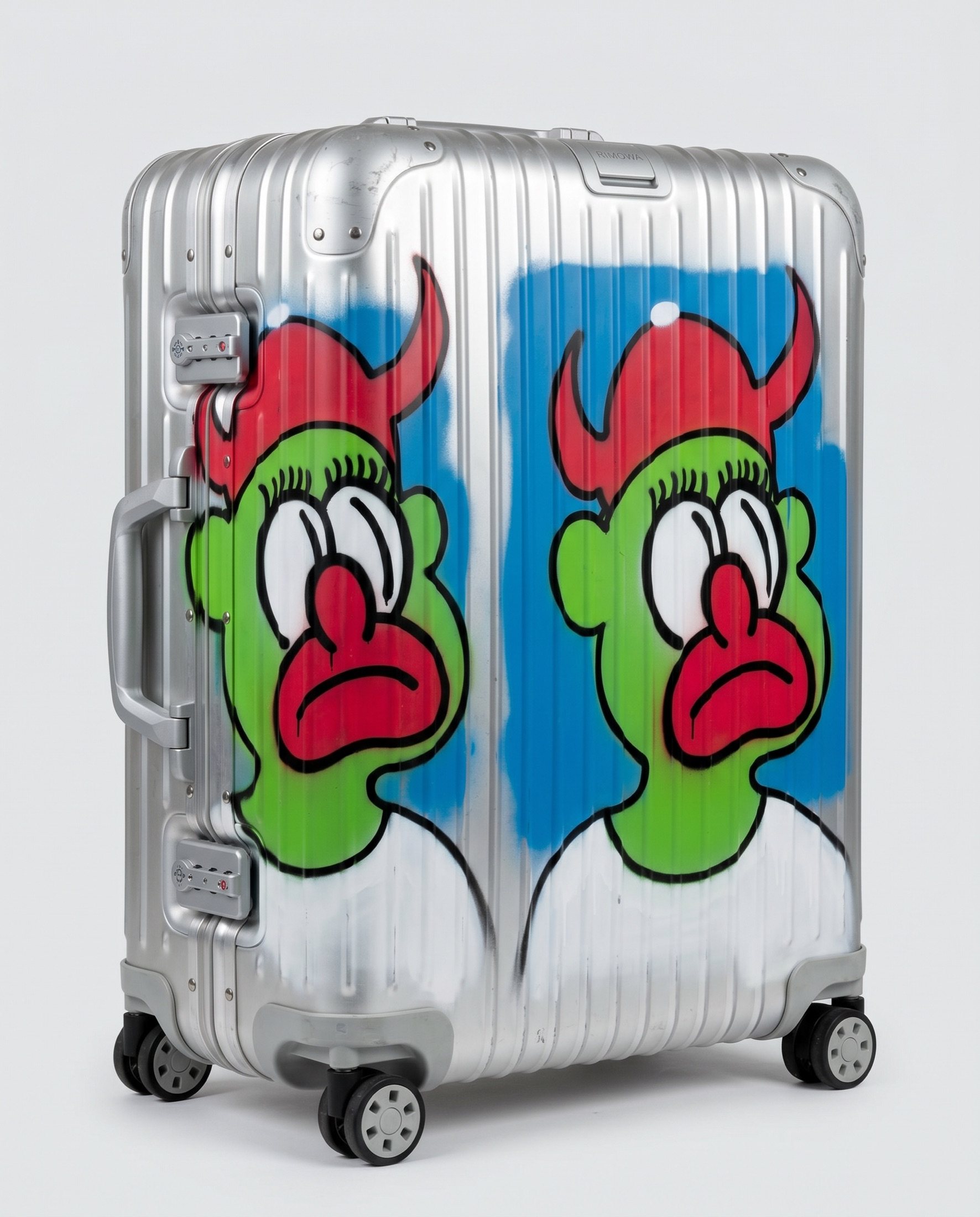 The SLIMOWA case with the full character panel