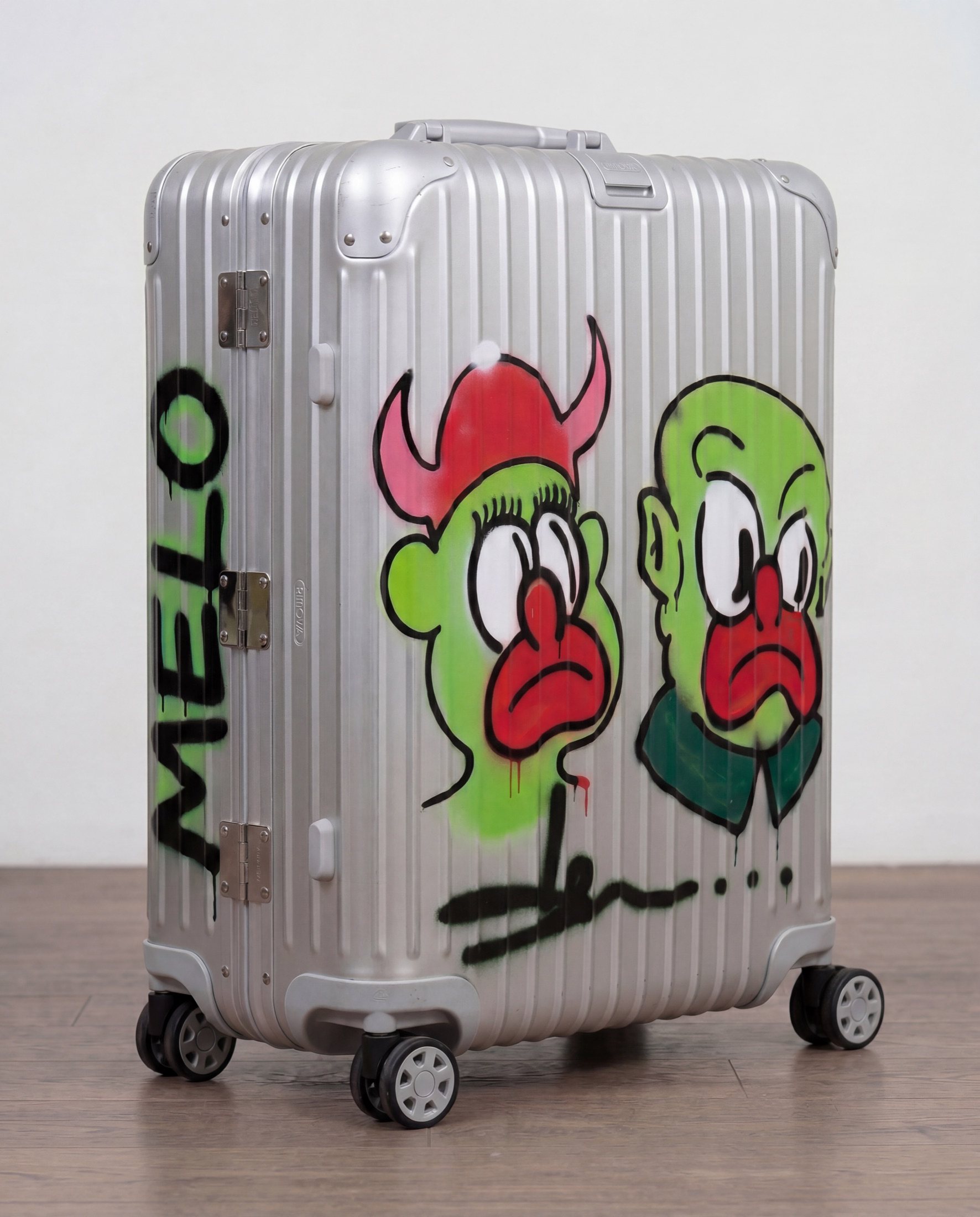 The hand-painted SLIMOWA case, product study